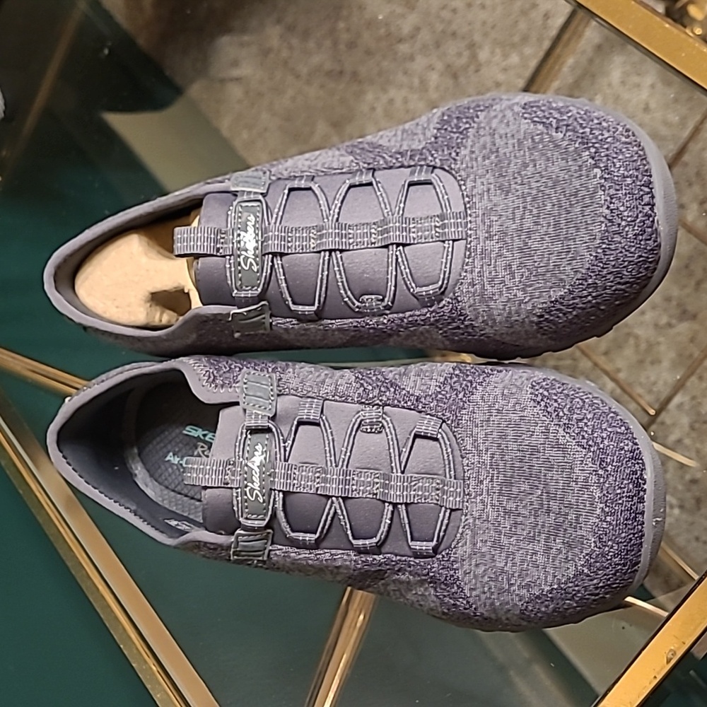 NWOB SKECHERS grey slip-op sneaker - Picture 3 of 5